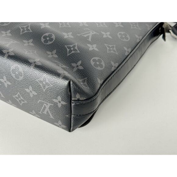 Louis Vuitton District Messenger Bag Monogram Eclipse Canvas B-1 - Picture 10 of 16